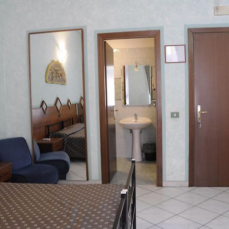 Hotel Farini Róma Szoba fotó
