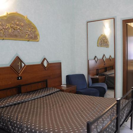 Hotel Farini Róma Szoba fotó