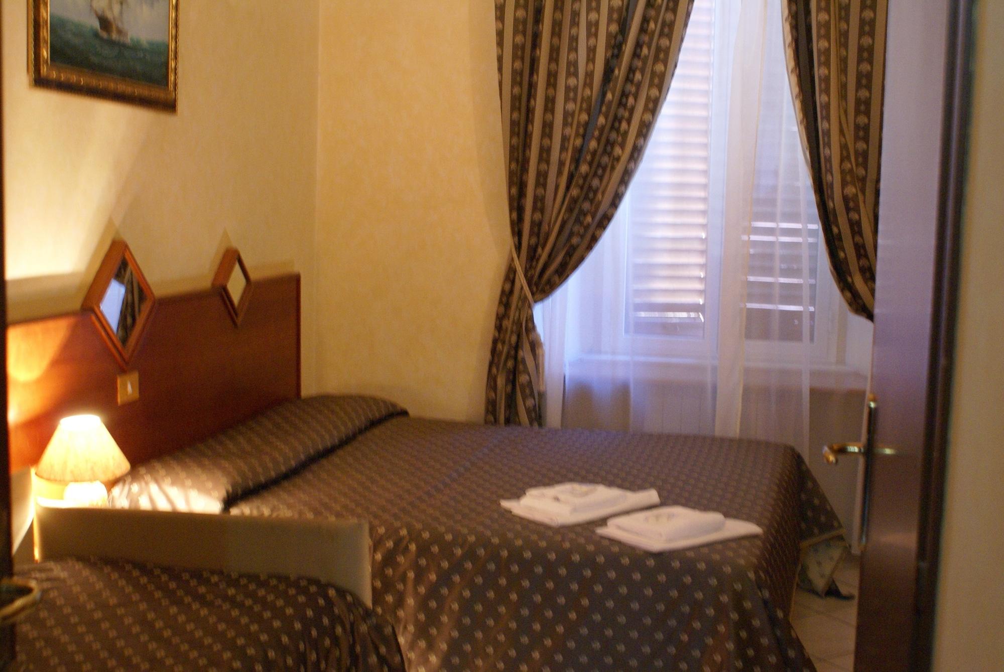 Hotel Farini Róma Kültér fotó