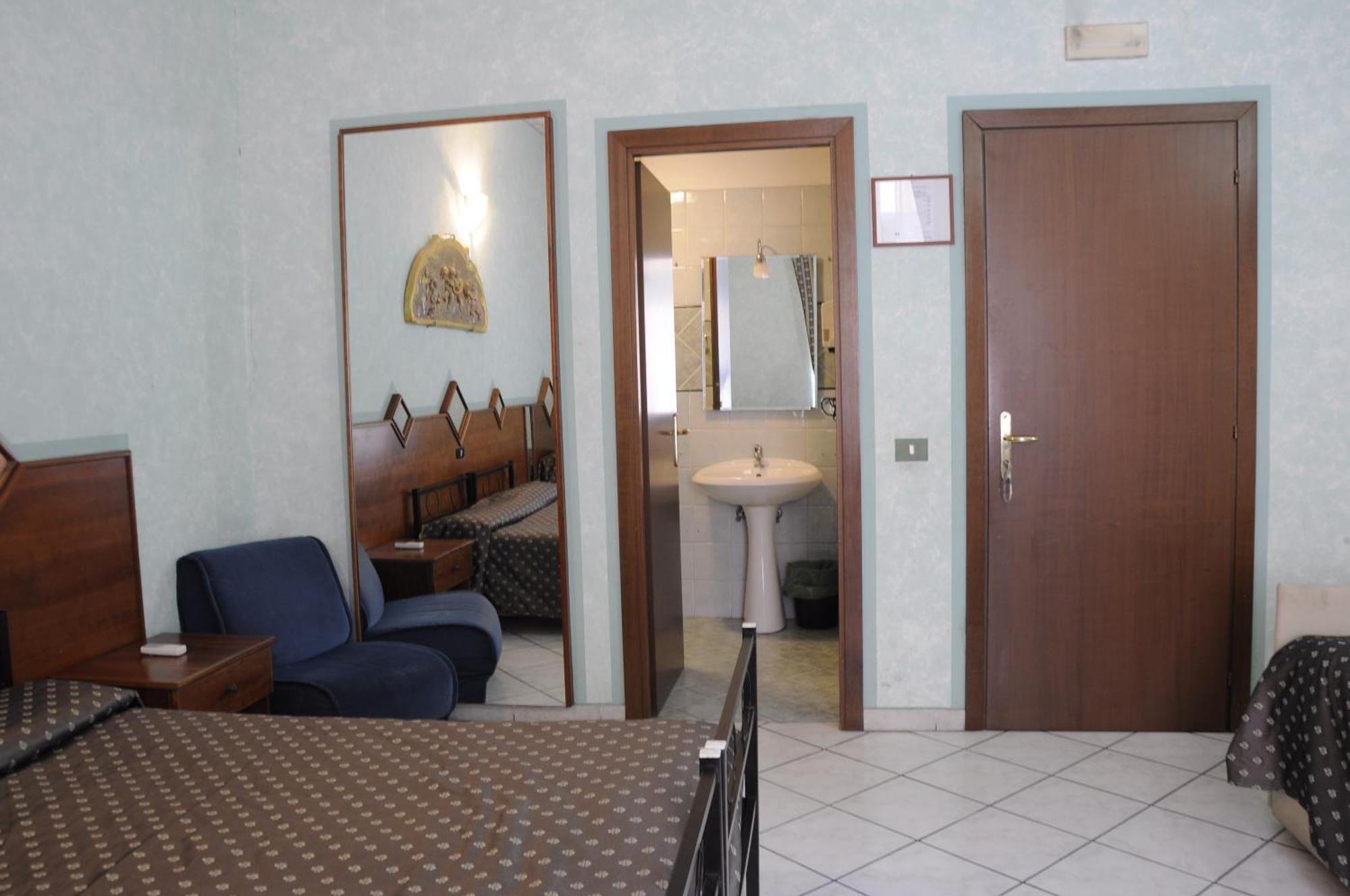Hotel Farini Róma Szoba fotó