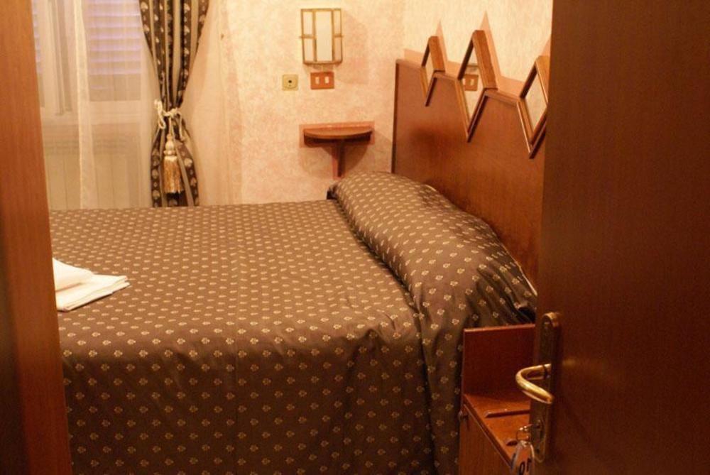 Hotel Farini Róma Kültér fotó