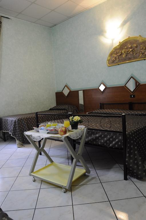 Hotel Farini Róma Kültér fotó